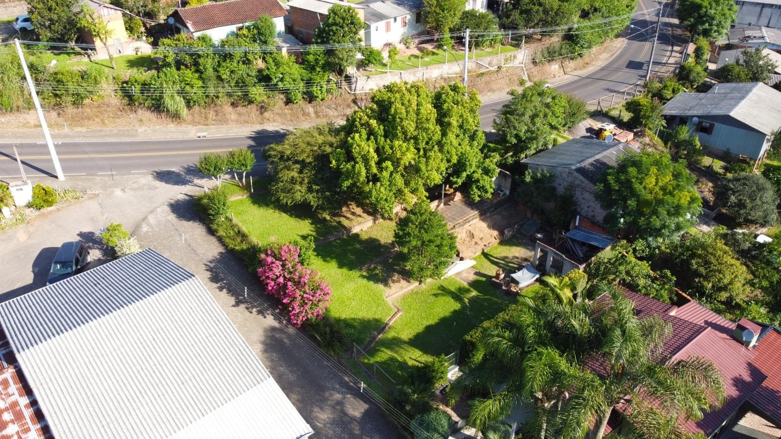 TERRENO À VENDA - Imagem 1