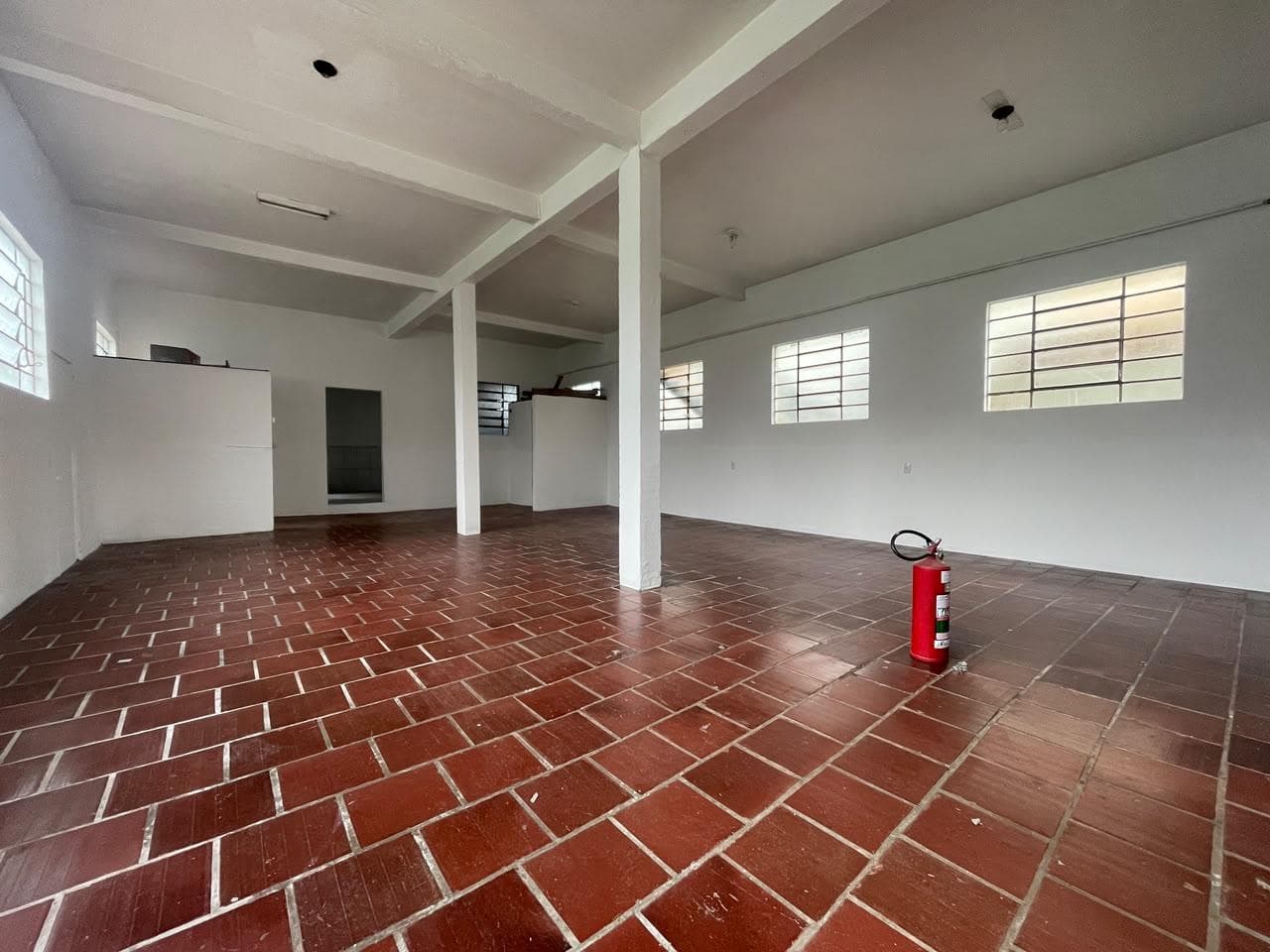 PAVILHÃO / PRÉDIO, 140M² ÁREA TOTAL À LOCAÇÃO - Imagem 2