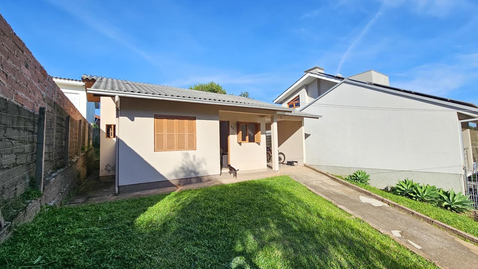 CASA COM 2 DORMITÓRIOS, 1 VAGA, 324M² ÁREA TOTAL À VENDA - Imagem 1