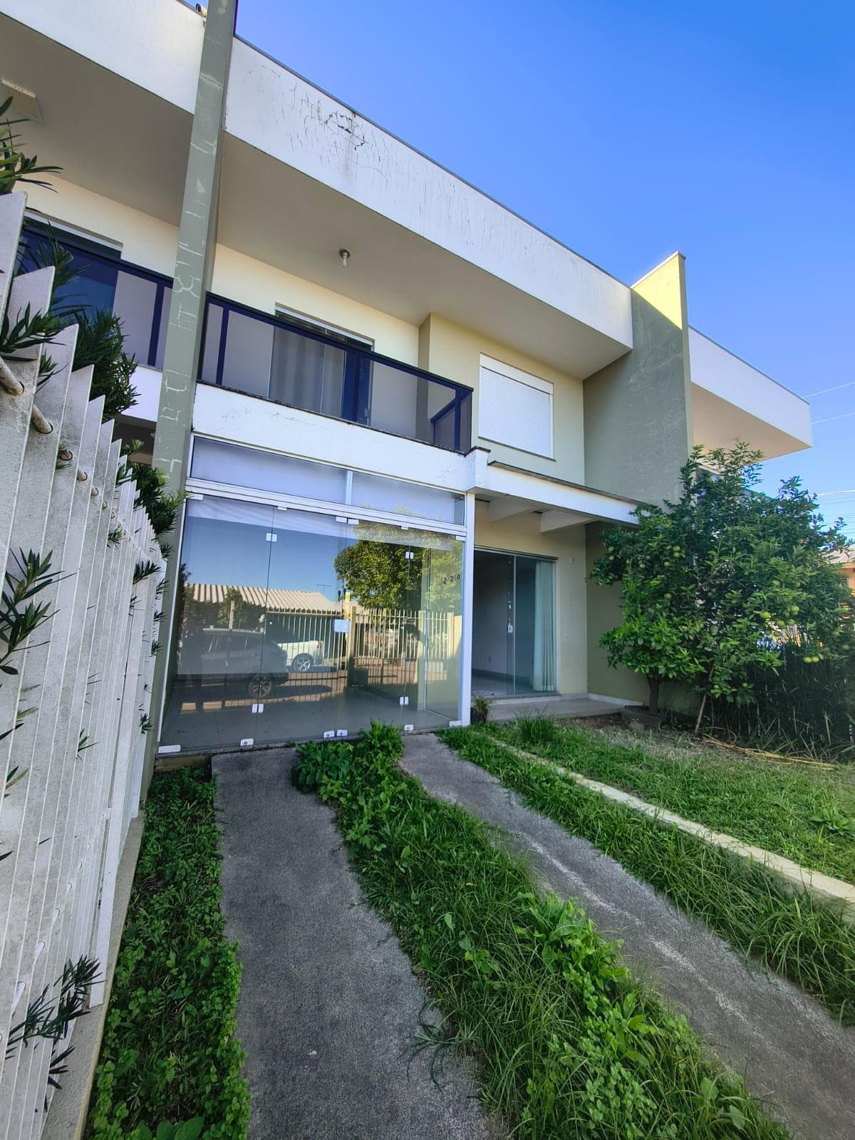 CASA COM 3 DORMITÓRIOS (1 SUÍTE), 144M² ÁREA TOTAL À VENDA - Imagem 2