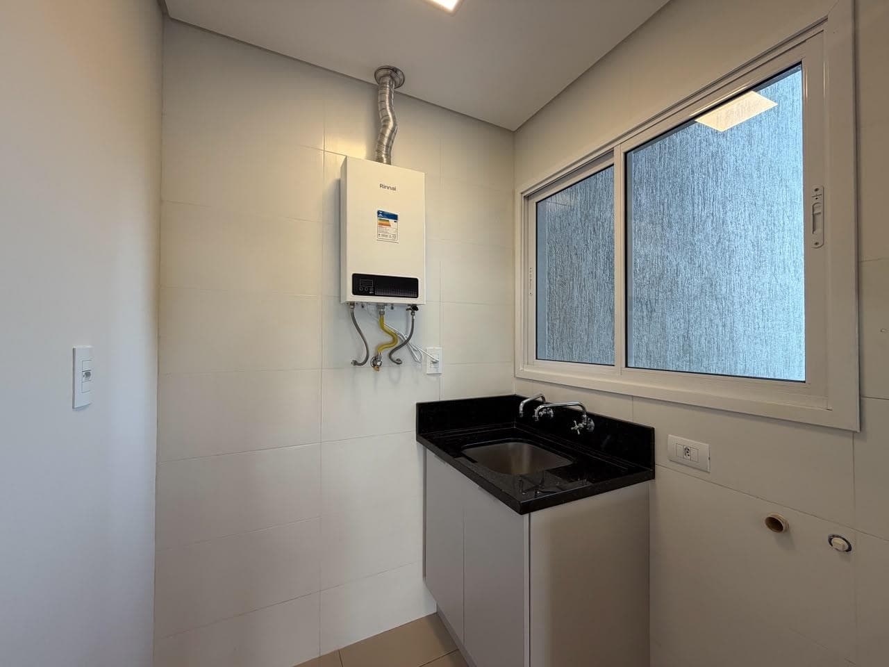 APARTAMENTO COM 2 DORMITÓRIOS, 1 VAGA À LOCAÇÃO - Imagem 2