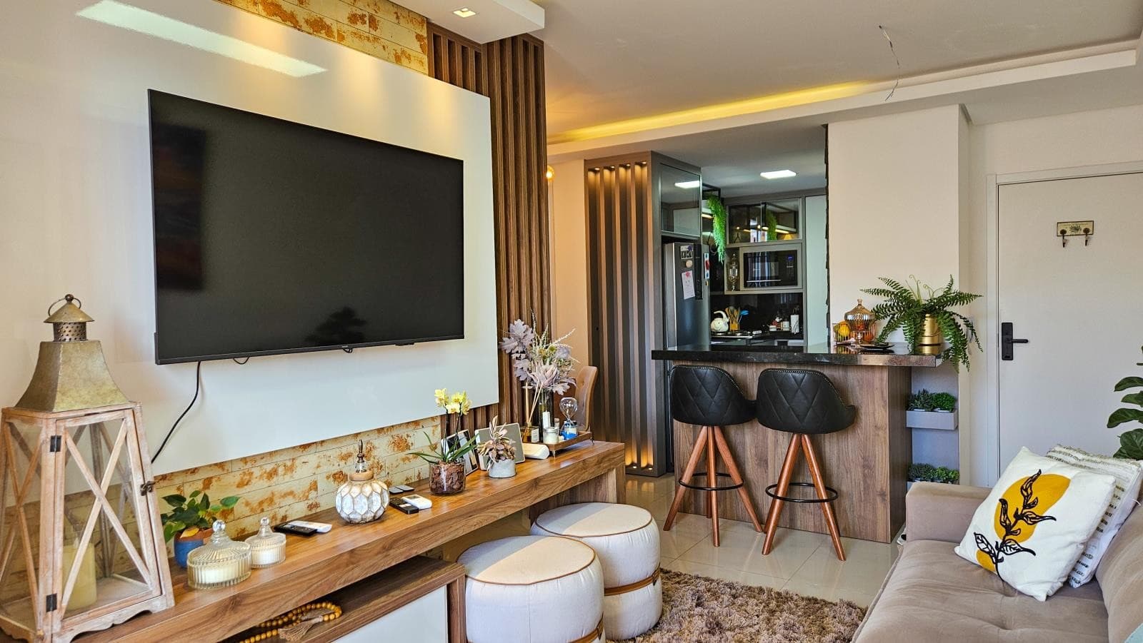 APARTAMENTO COM 2 DORMITÓRIOS (1 SUÍTE), 1 VAGA À VENDA - Imagem 1