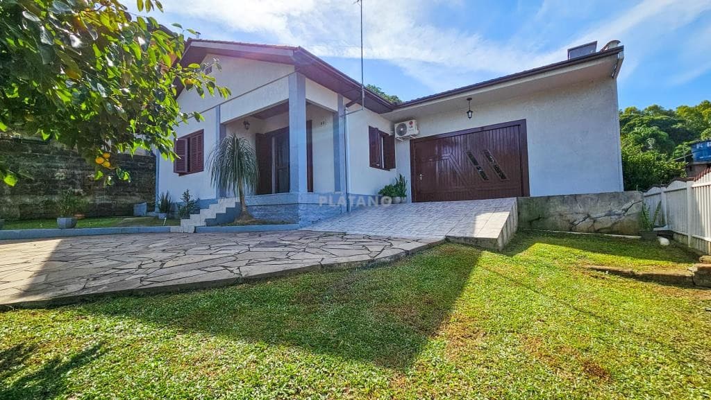 CASA COM 3 DORMITÓRIOS, 2 VAGAS, 360M² ÁREA TOTAL À VENDA - Imagem 1