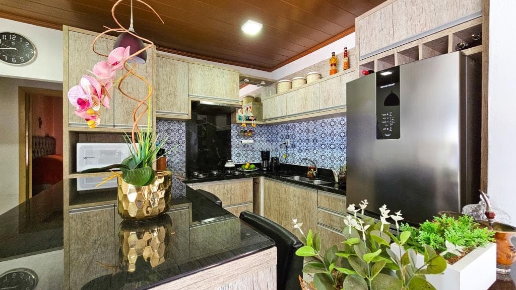 CASA COM 3 DORMITÓRIOS, 2 VAGAS, 360M² ÁREA TOTAL À VENDA - Imagem 2