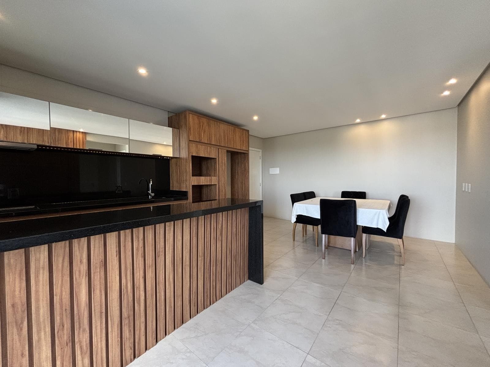 APARTAMENTO COM 2 DORMITÓRIOS, 1 VAGA, 68M² ÁREA TOTAL À LOCAÇÃO - Imagem 5