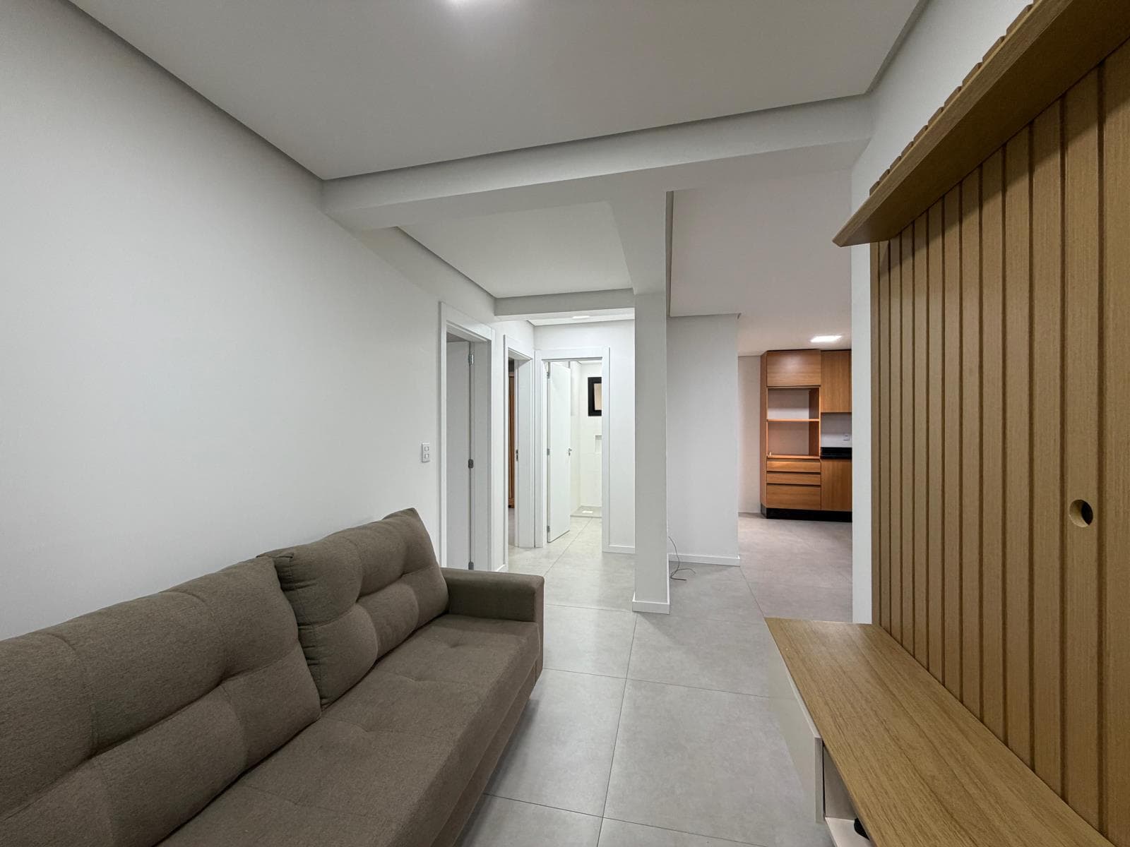 APARTAMENTO COM 2 DORMITÓRIOS, 1 VAGA, 72M² ÁREA TOTAL À LOCAÇÃO - Imagem 2