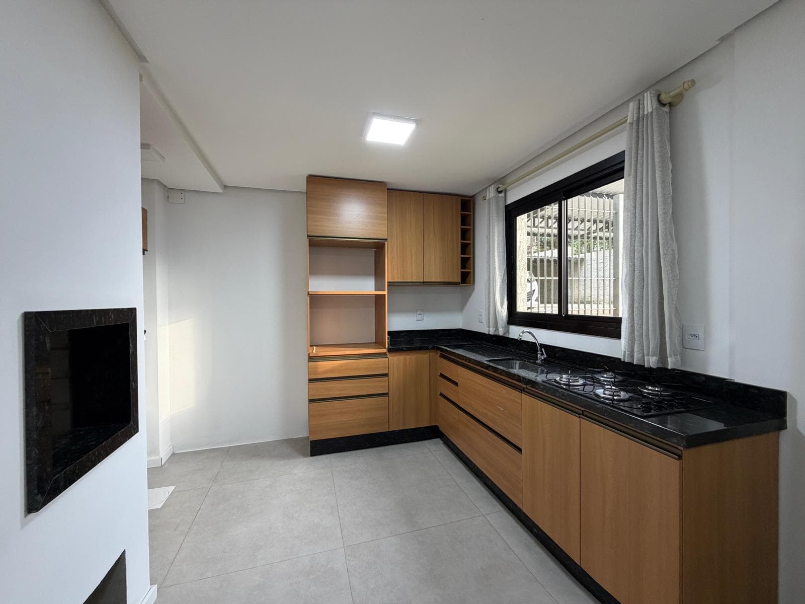 APARTAMENTO COM 2 DORMITÓRIOS, 1 VAGA, 72M² ÁREA TOTAL À LOCAÇÃO - Imagem 5
