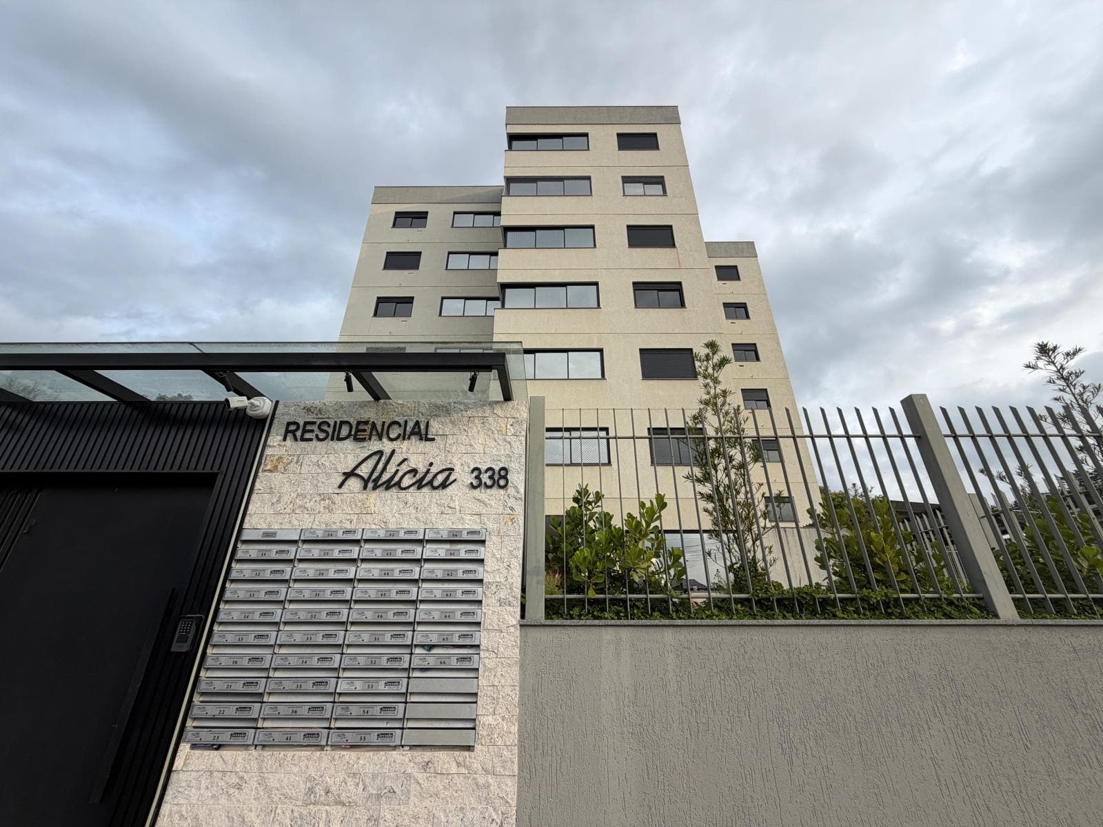 APARTAMENTO COM 2 DORMITÓRIOS, 1 VAGA, 72M² ÁREA TOTAL À LOCAÇÃO - Imagem 1