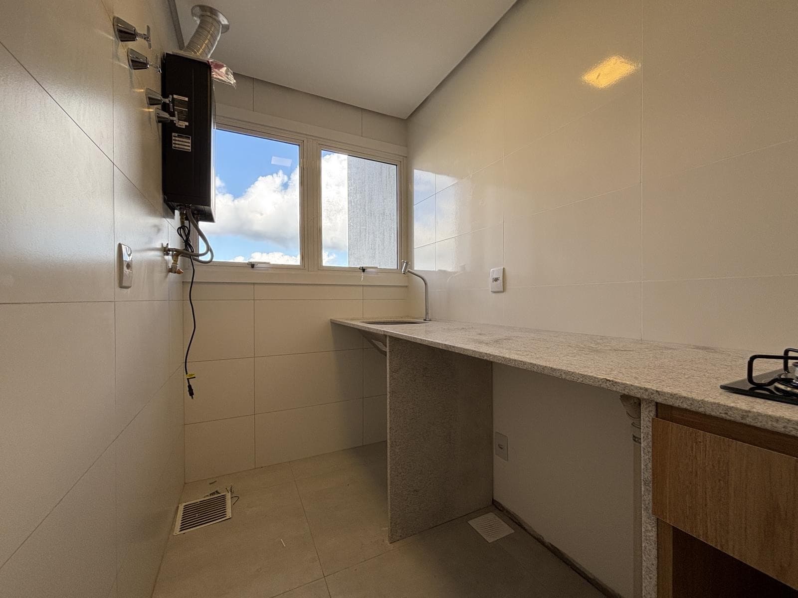 APARTAMENTO COM 2 DORMITÓRIOS, 1 VAGA, 82M² ÁREA TOTAL À LOCAÇÃO - Imagem 3