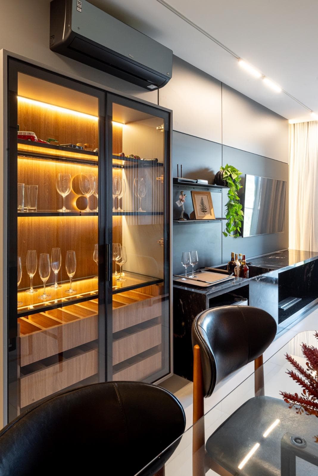 APARTAMENTO COM 2 DORMITÓRIOS, 2 VAGAS, 113M² ÁREA TOTAL À VENDA - Imagem 1