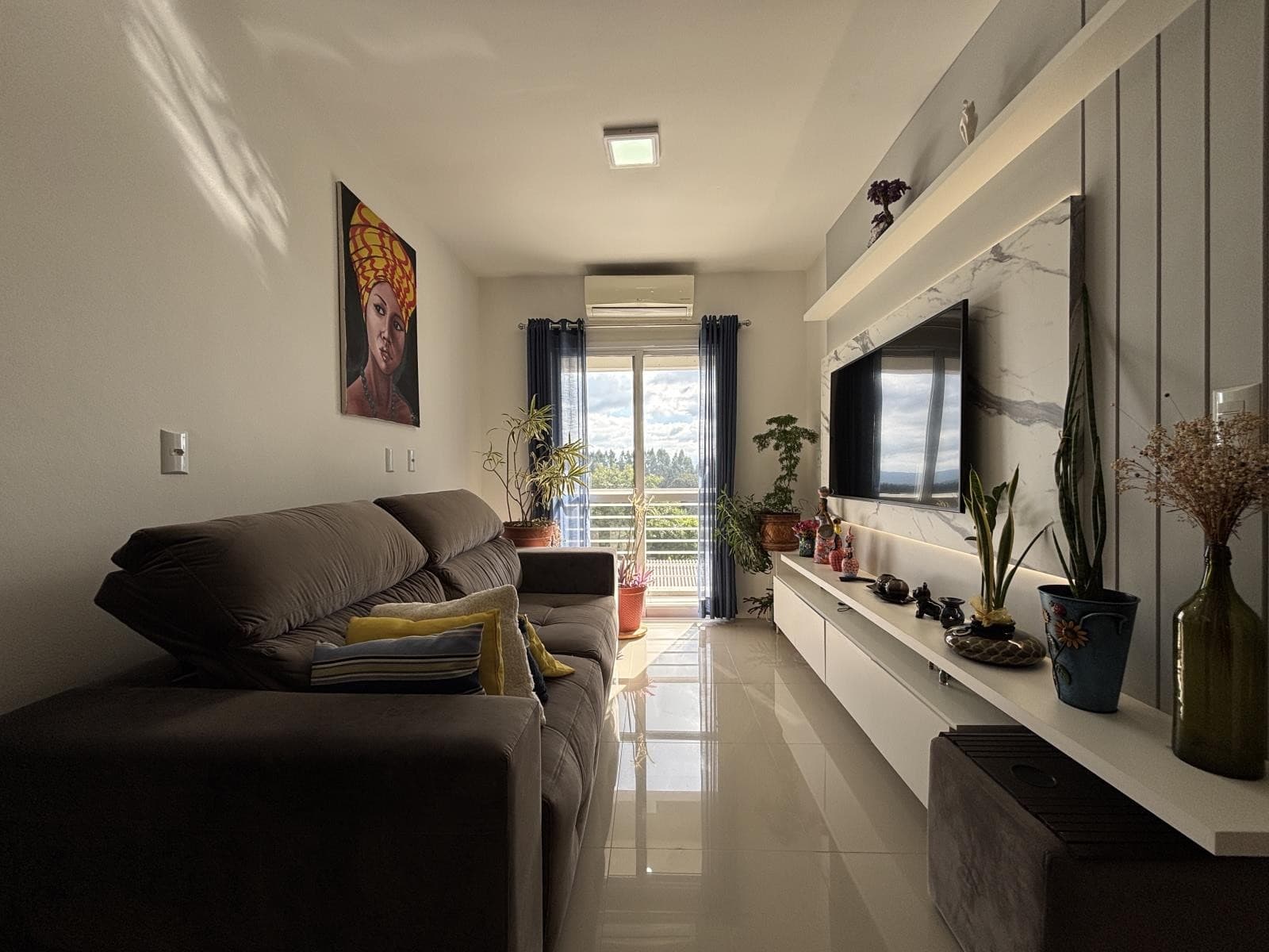 APARTAMENTO COM 2 DORMITÓRIOS, 2 VAGAS, 68M² ÁREA TOTAL À LOCAÇÃO - Imagem 1