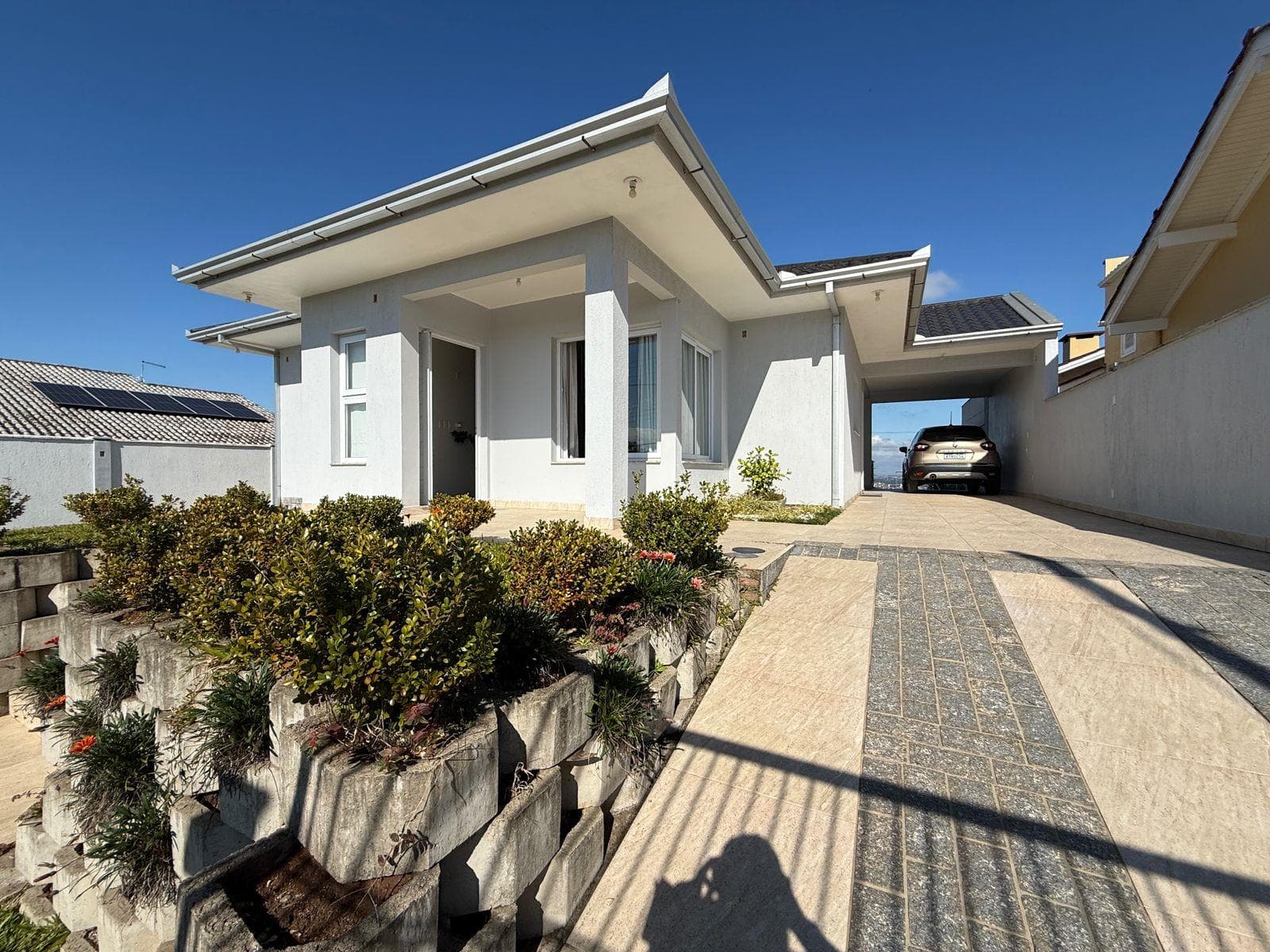 CASA COM 3 DORMITÓRIOS (1 SUÍTE), 2 VAGAS, 800M² ÁREA TOTAL À VENDA - Imagem 1