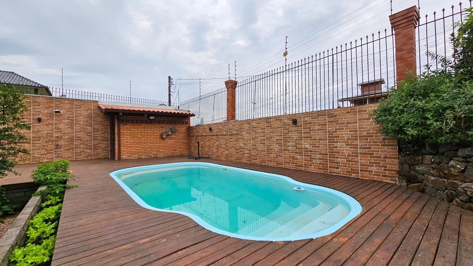 CASA COM 3 DORMITÓRIOS, 2 VAGAS, 624M² ÁREA TOTAL À VENDA - Imagem 5