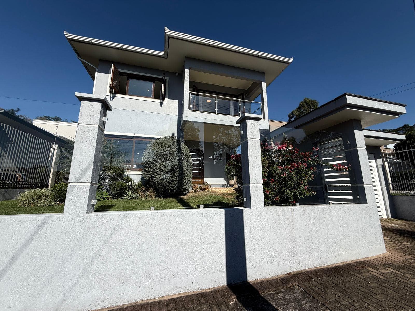 CASA COM 3 DORMITÓRIOS (1 SUÍTE), 2 VAGAS, 376M² ÁREA TOTAL À VENDA - Imagem 2