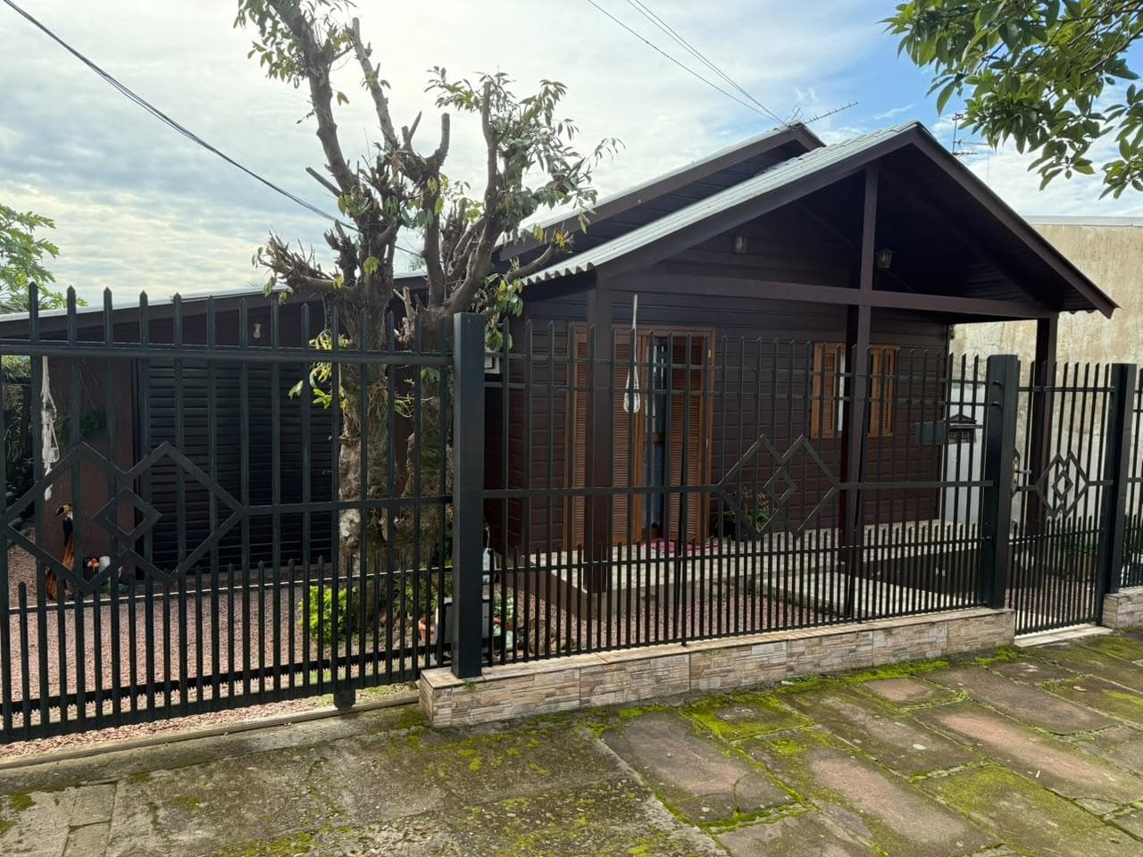 CASA COM 2 DORMITÓRIOS, 1 VAGA, 302M² ÁREA TOTAL À VENDA - Imagem 1