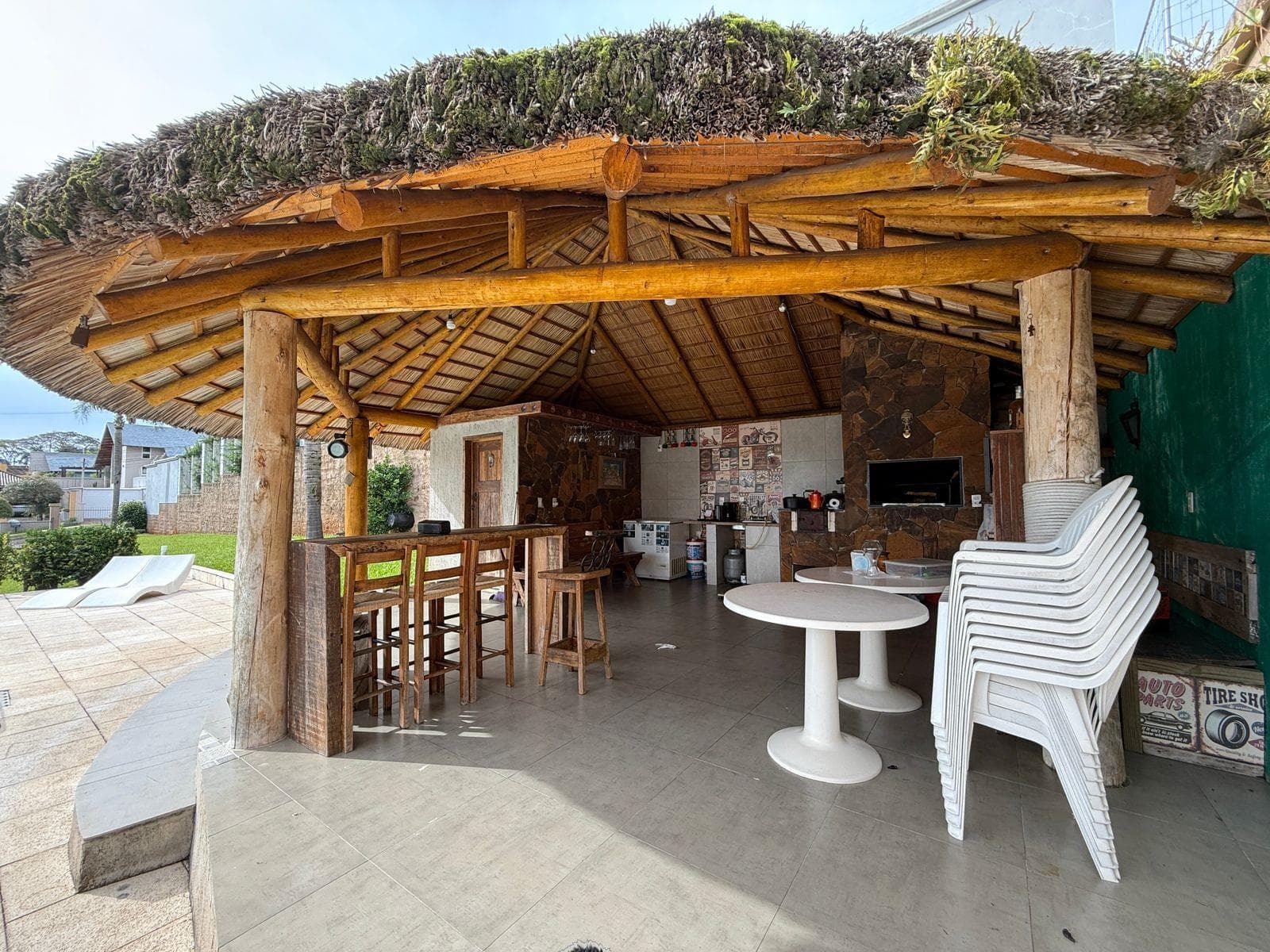 CASA COM 4 DORMITÓRIOS (1 SUÍTE), 2 VAGAS, 1294M² ÁREA TOTAL À VENDA - Imagem 3