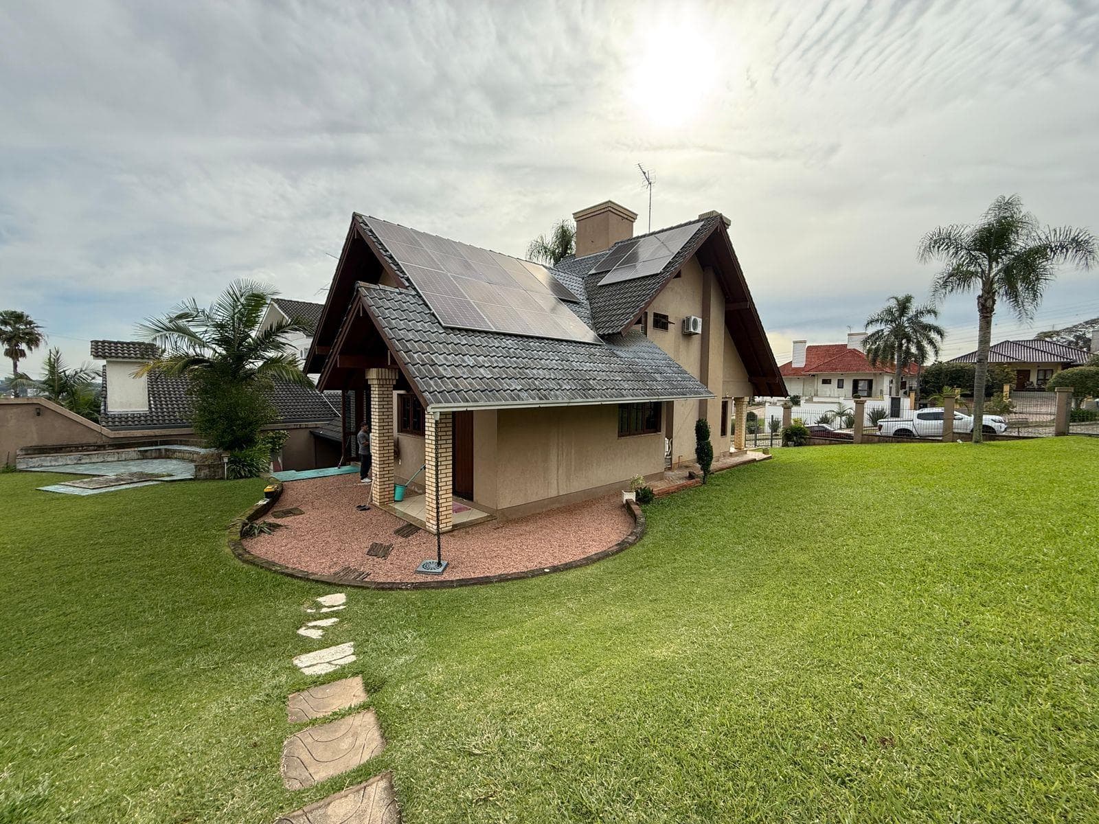 CASA COM 4 DORMITÓRIOS (1 SUÍTE), 2 VAGAS, 1294M² ÁREA TOTAL À VENDA - Imagem 4
